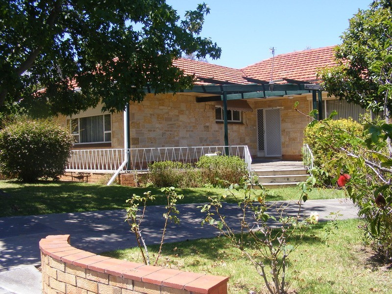16 Windemere Avenue, Clapham SA 5062