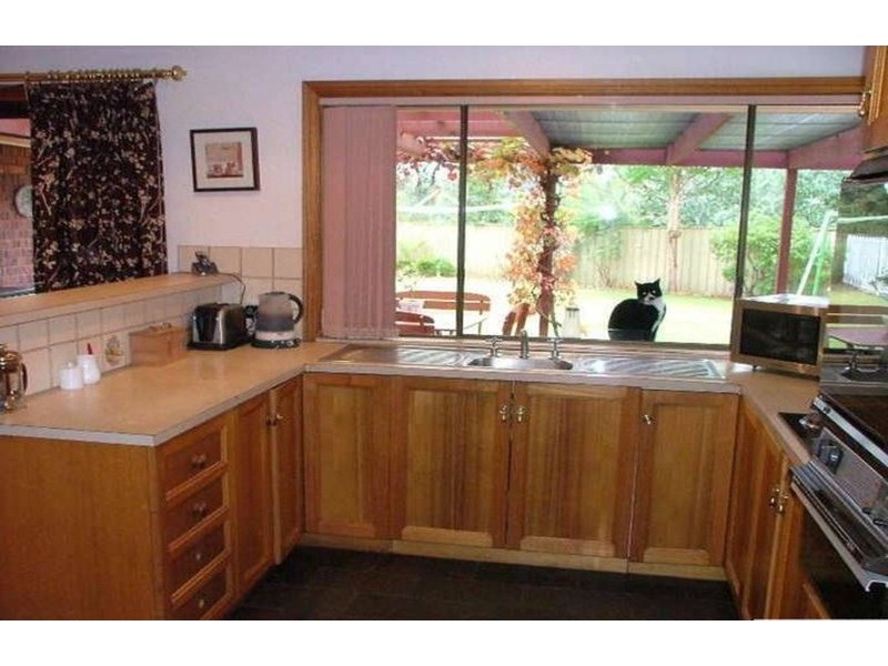 8 Thomas Drive, Happy Valley SA 5159