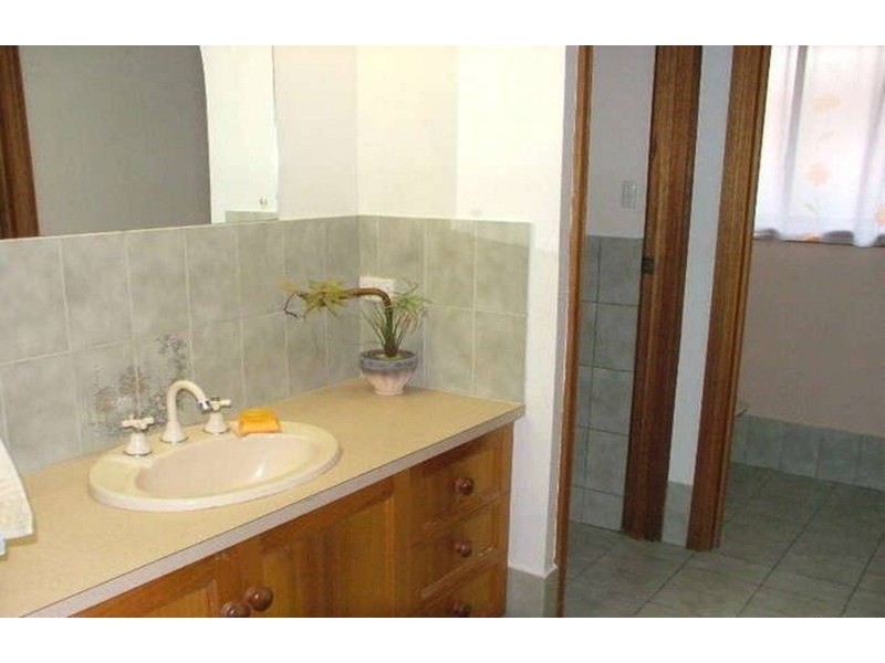 8 Thomas Drive, Happy Valley SA 5159