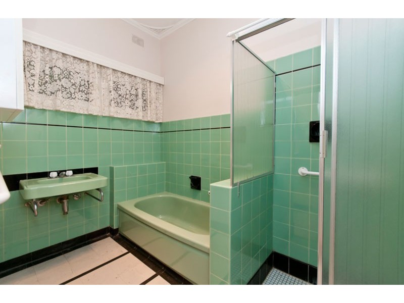 2 Ward Avenue, Eden Hills SA 5050