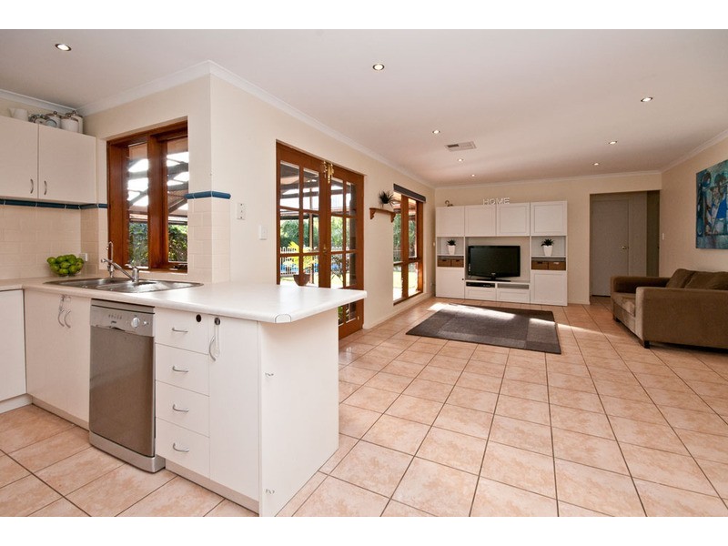 2 Amelio Walk, Flagstaff Hill SA 5159