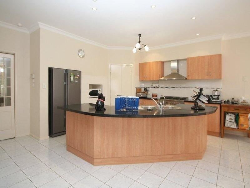 27 Shearwater Drive, Mawson Lakes SA 5095