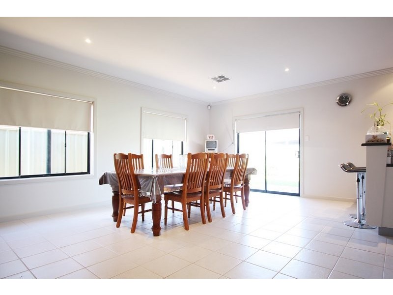 8 Brimpton Avenue, Mawson Lakes SA 5095