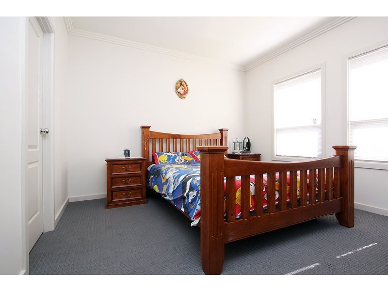 8 Brimpton Avenue, Mawson Lakes SA 5095