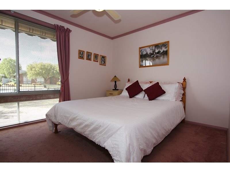 94 Heysen Avenue, Hope Valley SA 5090