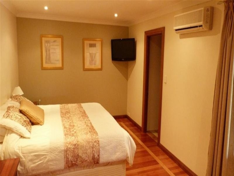 17 Gaylard Crescent, Redwood Park SA 5097