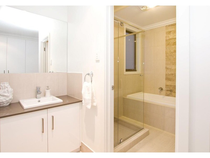 9 James Lane, Mawson Lakes SA 5095