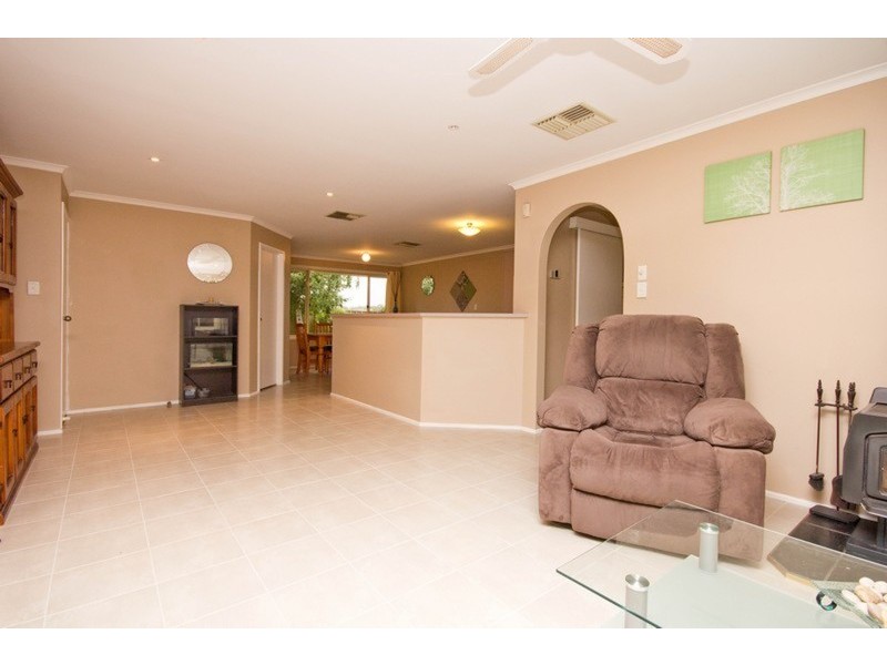 11 Treloar Avenue, Greenwith SA 5125