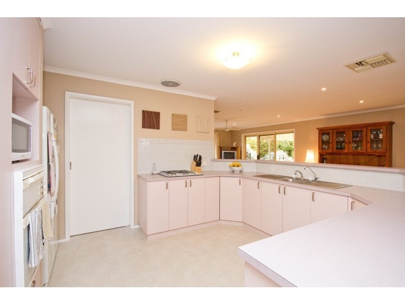 11 Treloar Avenue, Greenwith SA 5125