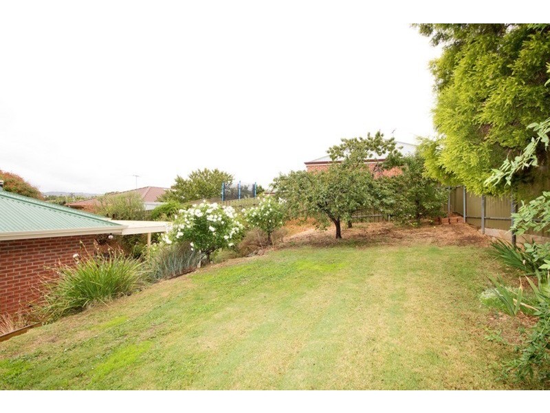 11 Treloar Avenue, Greenwith SA 5125