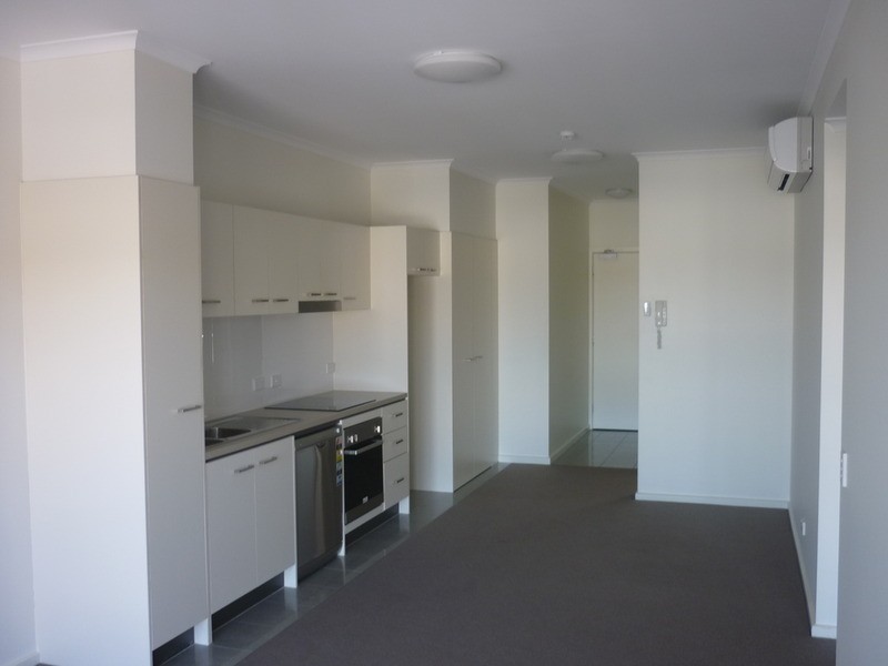 20/10-16 Light Common, Mawson Lakes SA 5095