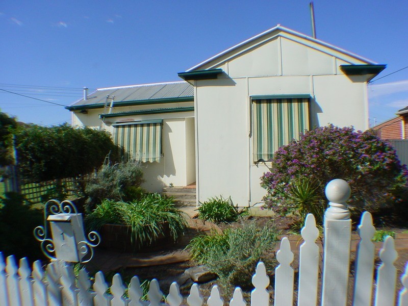 1 Palm Avenue, Royal Park SA 5014