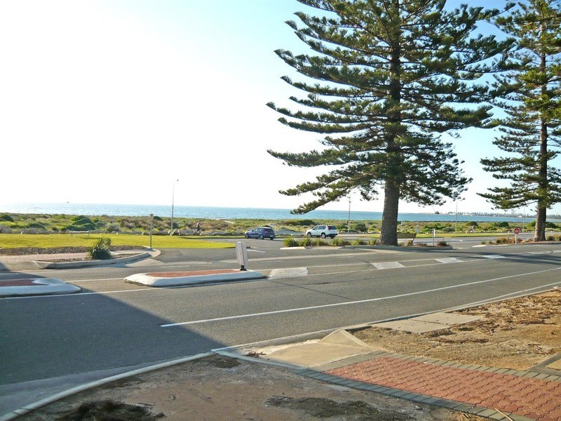2/3 Everard Street, Largs Bay SA 5016