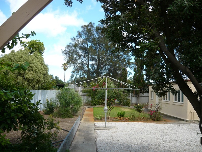 27 Bishops Avenue, Alberton SA 5014