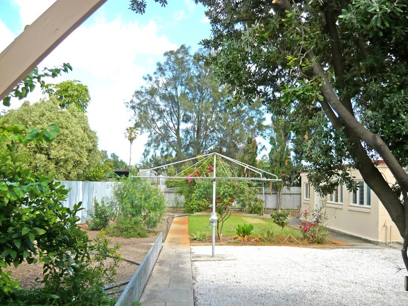 27 Bishops Avenue, Alberton SA 5014