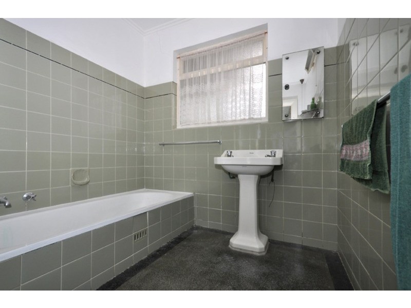 8 Bishops Avenue, Alberton SA 5014