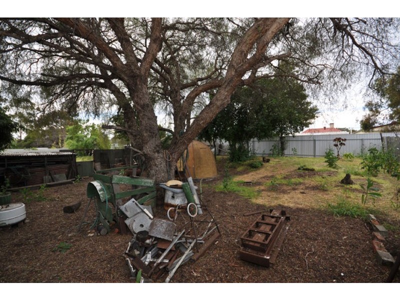 8 Bishops Avenue, Alberton SA 5014