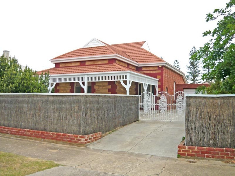 18 Kanowna Road, Largs Bay SA 5016