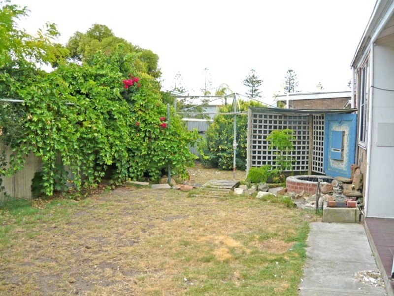 18 Kanowna Road, Largs Bay SA 5016