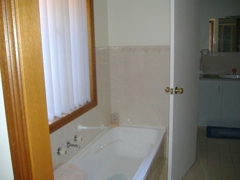 1/8 Swallow Crescent, Parafield Gardens SA 5107