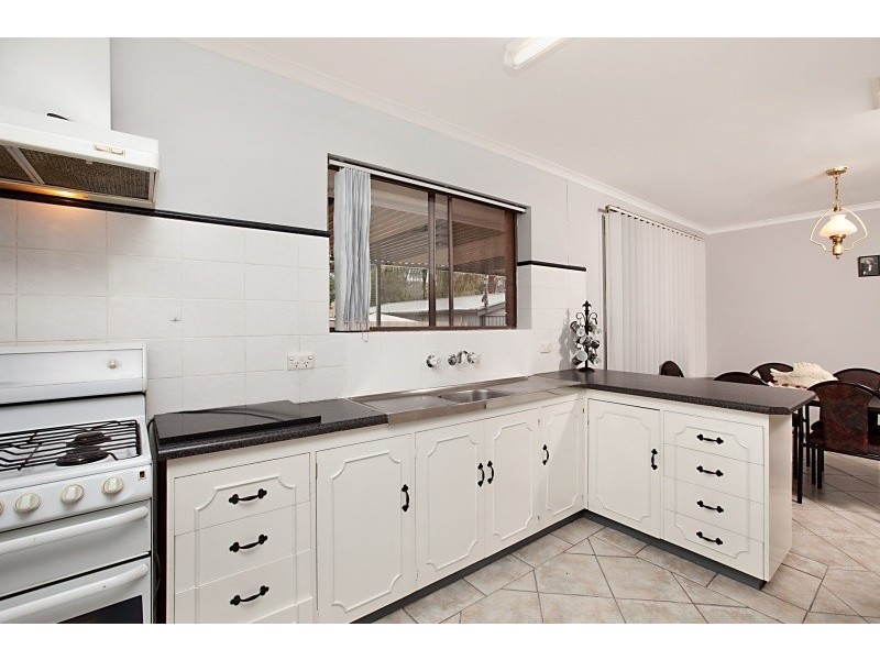 9 Woolaston Road, Salisbury Downs SA 5108