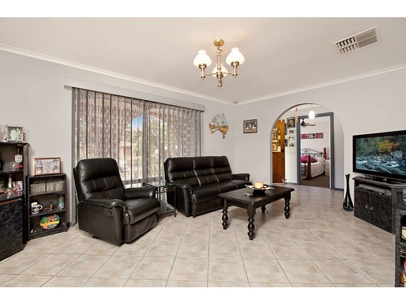 9 Woolaston Road, Salisbury Downs SA 5108