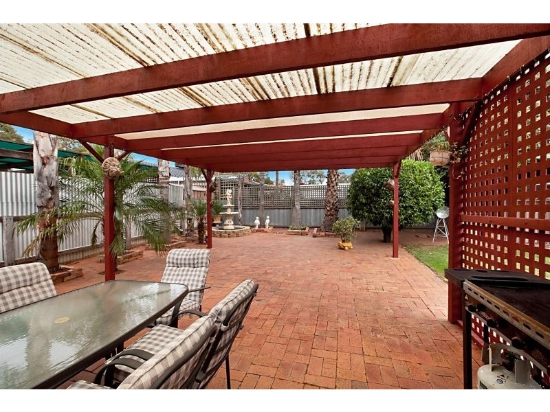 9 Woolaston Road, Salisbury Downs SA 5108