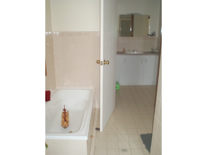 1/8 Swallow Crescent, Parafield Gardens SA 5107