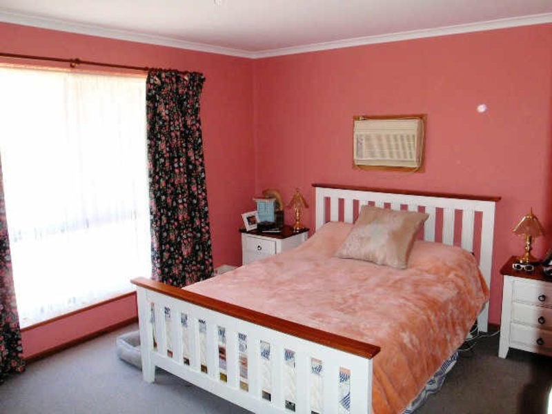 9 General Drive, Paralowie SA 5108