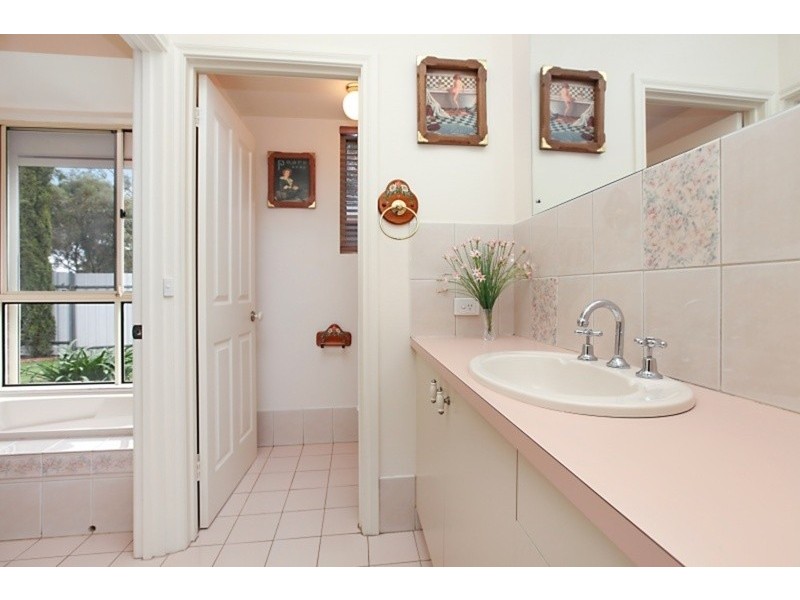 2 Parkview Avenue, Salisbury Downs SA 5108