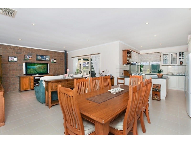 2 Parkview Avenue, Salisbury Downs SA 5108