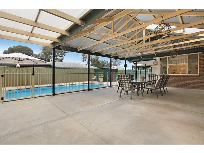 2 Parkview Avenue, Salisbury Downs SA 5108