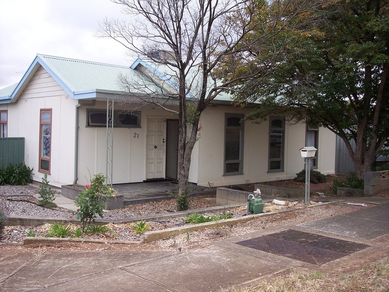 21 Amber Avenue, Clearview SA 5085