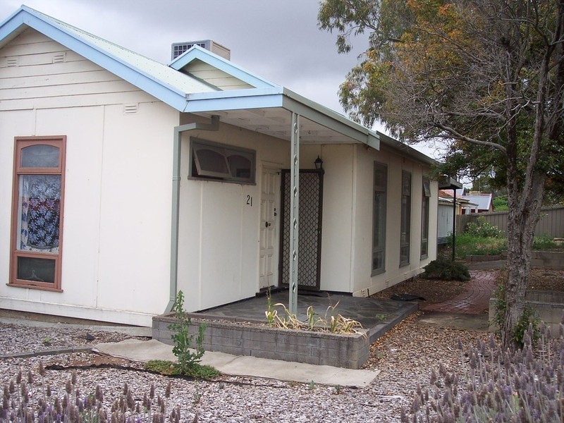 21 Amber Avenue, Clearview SA 5085