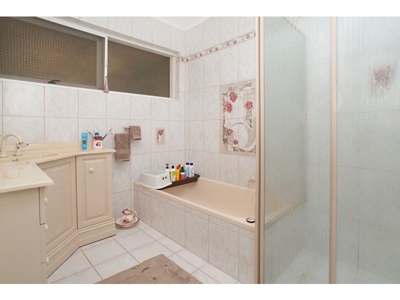 24 Boronia Drive, Hope Valley SA 5090