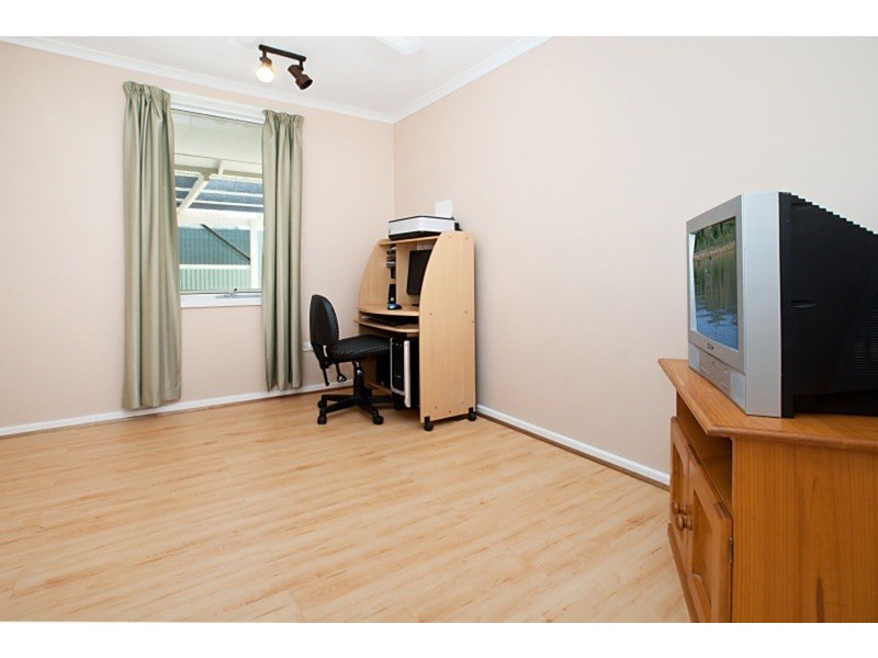 40 WOODCOCK Crescent, Para Hills West SA 5096