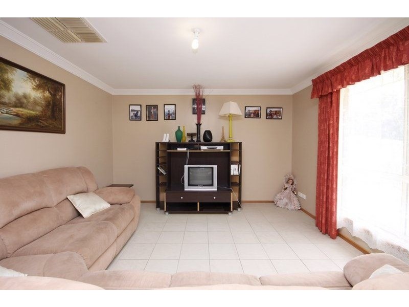 9 birdwood Road, Greenacres SA 5086