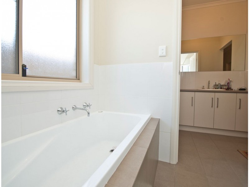 16 Prescott Street, Clearview SA 5085