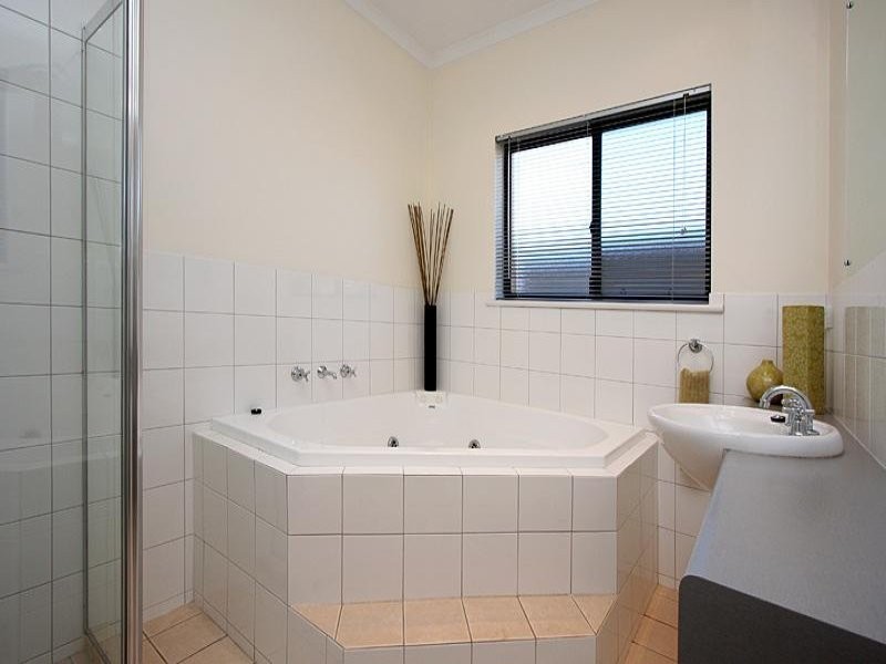 16 Cambridge Terrace, Hillbank SA 5112