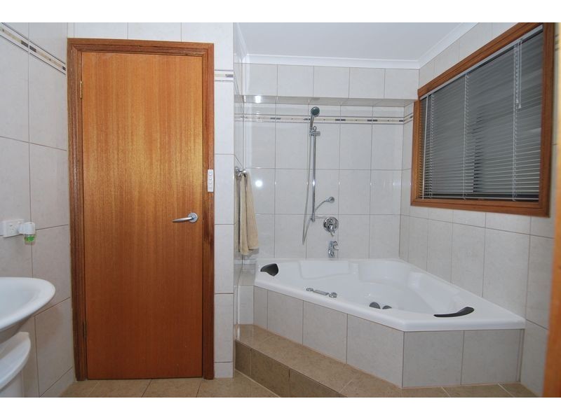 27 De Pledge Court, Wynn Vale SA 5127