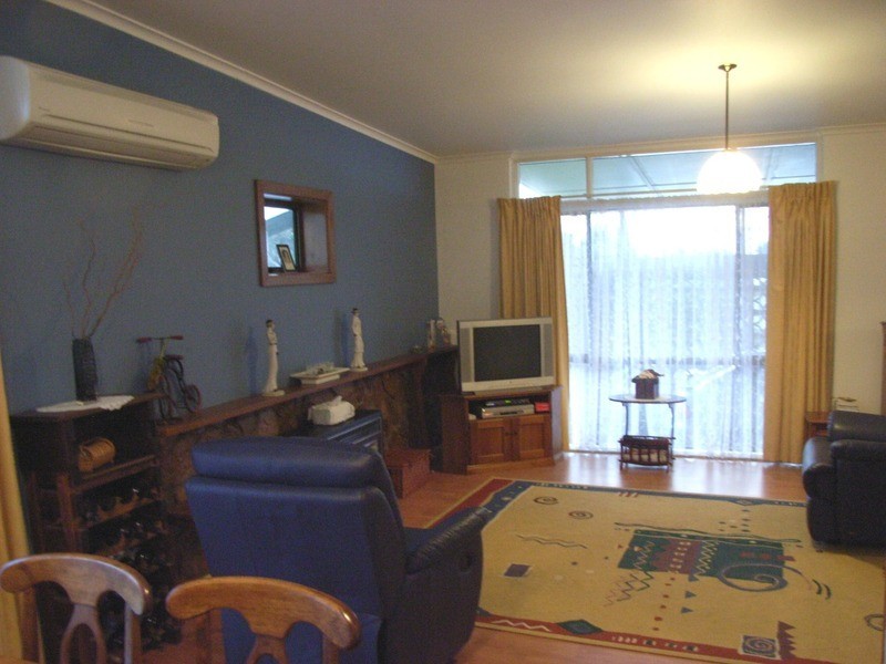 10 Montrose Avenue, Para Hills SA 5096