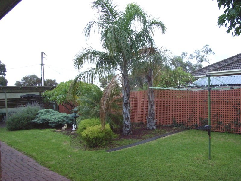 10 Montrose Avenue, Para Hills SA 5096
