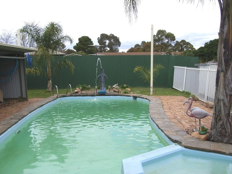 4 Weathers Street, Elizabeth East SA 5112