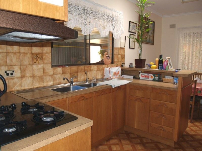 10 Rialto Avenue, Para Hills SA 5096