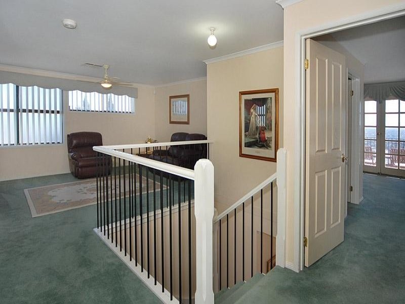 18 Parkside Drive, Gulfview Heights SA 5096