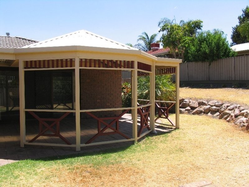 2 Redwattle Place, Wynn Vale SA 5127