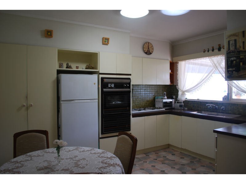 96 Nelson Road, Valley View SA 5093