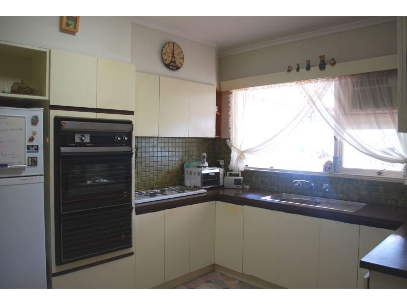 96 Nelson Road, Valley View SA 5093