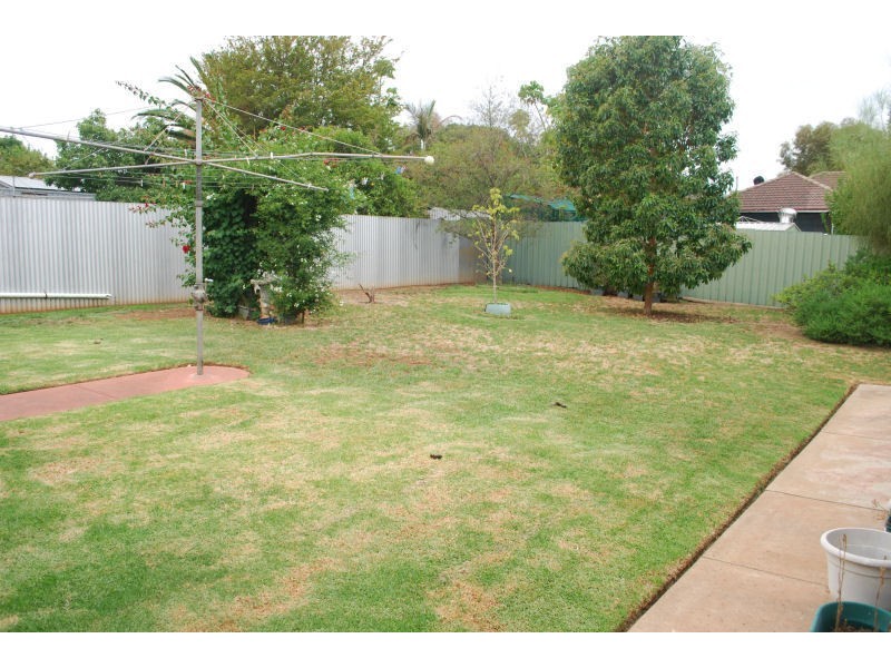 96 Nelson Road, Valley View SA 5093