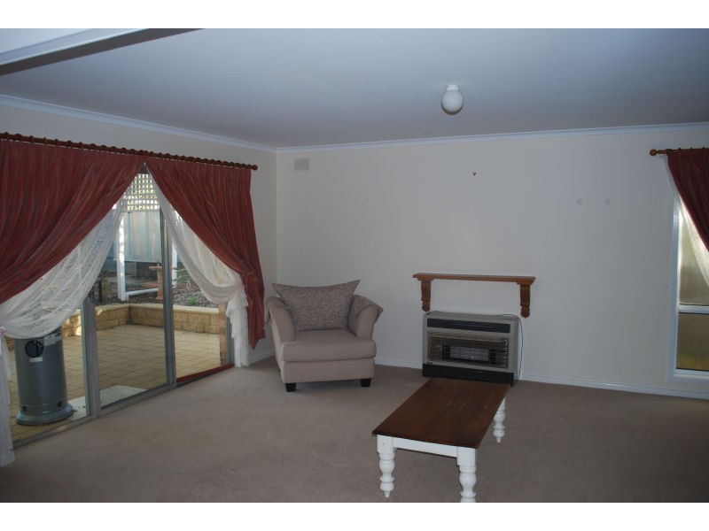 15 Stirling Walk, Redwood Park SA 5097